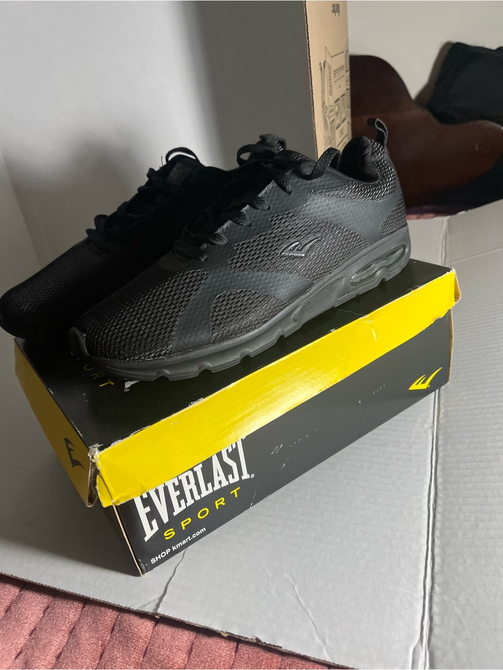 Everlast Women’s Black Mesh Sneaker with Cushioned Sole